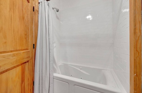 Barnesville Other | Spacious 4-bed, 3-bath Ranch House on private farm with water views