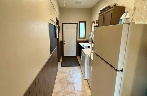Eugene House | Spacious 4-bed in Eugene - Gated, Fenced Estate 10 min from Downtown/Wineries