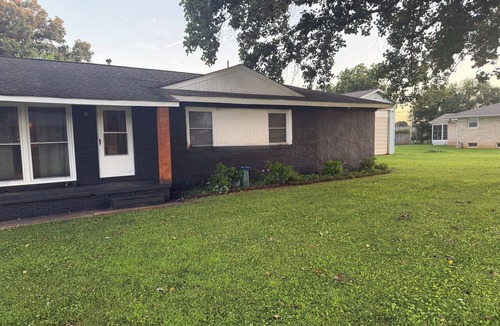 Muscle Shoals House | Spacious 4-bedroom house in Muscle Shoals, Great neighborhood. Pet friendly.