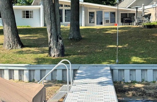 Lake House | Spacious 4-bedroom house on all sports 8 Pt Lake in wonderful Lake with AC