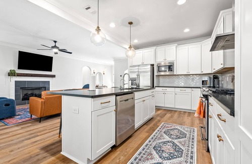 Auburn House | Spacious 4-bedroom house in beautiful Auburn - Sleeps 12+