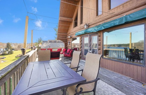 Smyrna House | Spacious 4-bedroom log cabin In wonderful Belding with AC sleeps 12 adults