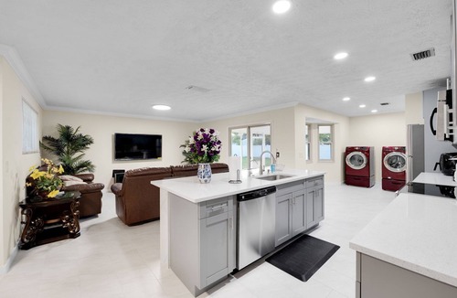 Sandalwood House | Spacious 4BR/2BA Fam Haven with quick commute