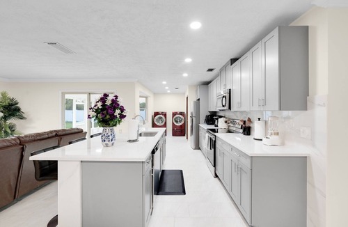Sandalwood House | Spacious 4BR/2BA Fam Haven with quick commute
