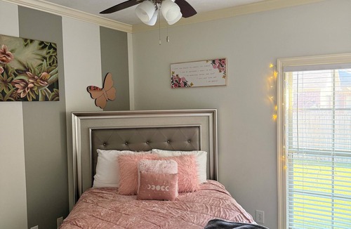 Brandon House | Spacious 4BR House in Brandon with Private Lanai – Your Home Away from Home