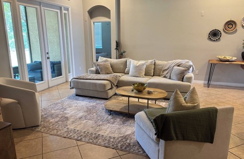 Ocoee House | Spacious 4BR Retreat 2 Master suites near Disney. Perfect for families