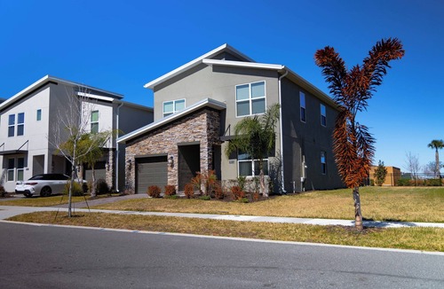 Davenport House | Spacious 5-bedroom 5bath house in serene Davenport with AC, Heating and Pool