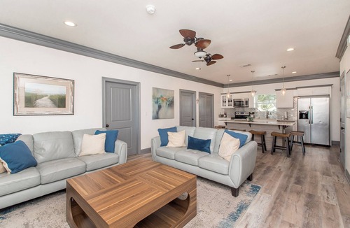 Long Beach House | Spacious 5-bedroom house in Charming Long Beach