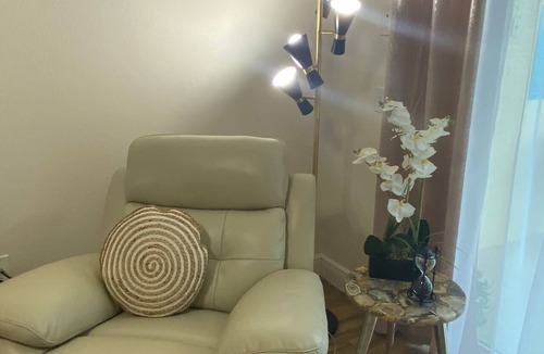 Davenport House | Spacious 5-bedroom house with AC and WiFi in peaceful Davenport, Pool ,billar.,