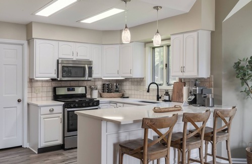 Canadian Lakes House | Spacious 5-bedroom lake house with private beach and lots of amenities.