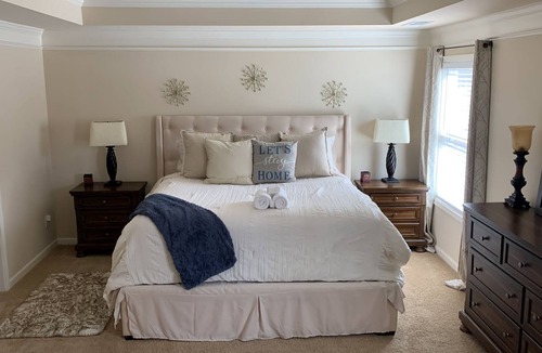 Villa Rica House | SPACIOUS 5 BESROOM 4 BATH HOME WITH MOVIE ROOM