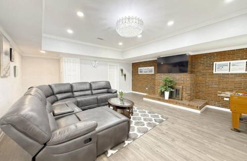 Fort Walton Beach Villa | Spacious 5BR Beach Villa -1 Minute to Beach