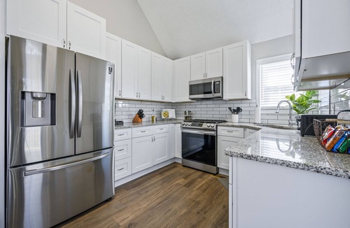 Adairsville House | Spacious 5BR Home with Fenced Yard in Adairsville
