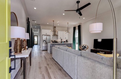Tulane - Gravier House | Spacious 5BR Mid-City home with Superdome views, balcony & parking. Steps to parade & streetcar.