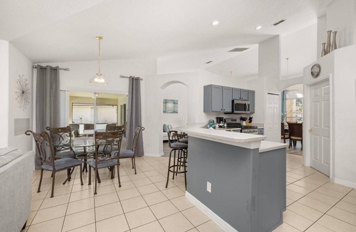 Orange Tree House | Spacious 6-bed villa in gorgeous Clermont Newly refurbished no rear neighbors