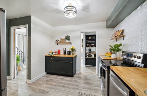 Plymouth House | Spacious 7-bedroom house with WiFi and MASSIVE backyard in marvelous Plymouth