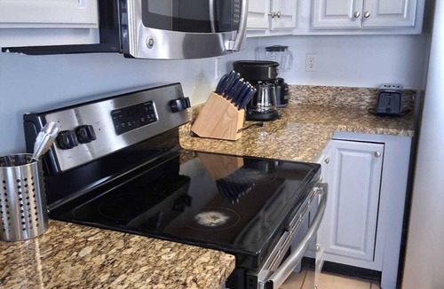 Cordova House | Spacious & Beautiful 6-Bedroom Home with Pool in Memphis
