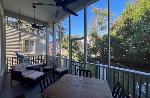 Irish Channel House | Spacious brand new 5-bedroom house with screened in porch