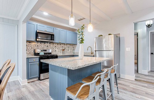 College Park House | Spacious Bungalow/Close to Airport/Downtown