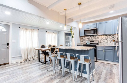 College Park House | Spacious Bungalow/Close to Airport/Downtown