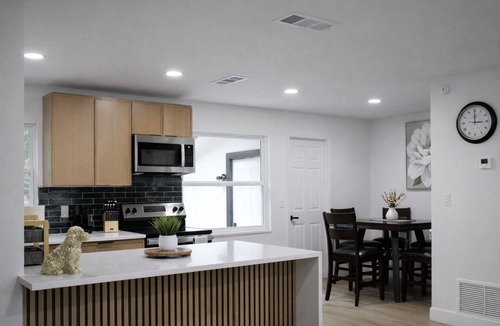 Casselberry House | Spacious Casselberry Home Near Attractions. Host capacity up to 10 people