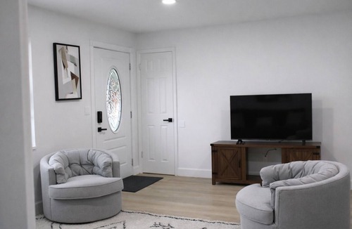 Casselberry House | Spacious Casselberry Home Near Attractions. Host capacity up to 10 people