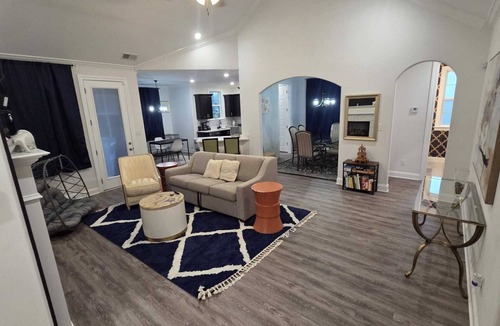 Red Banks House | Spacious & Charming 5-Bedroom Home in Byhalia