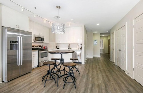 Central Business District Hotel | Spacious Condo in California Building