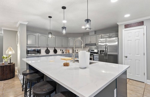 Kreole House | Spacious, cozy retreat, close to beaches, shopping, food & fun @ the Gulf Coast