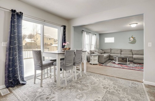 Westwood Cottage | Spacious Family Getaway w/Yard in Kalamazoo!