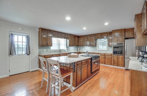 Groveoak House | Spacious Fishing Getaway by Lake Guntersville!