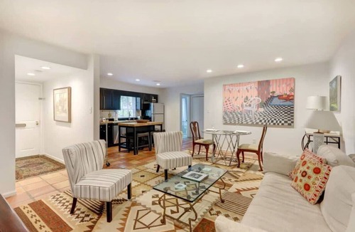 Historic Downtown Savannah Apartment | Spacious Garden Unit on Historic Jones Street!