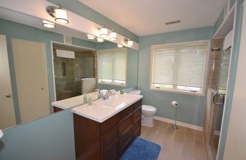 Acme Condo | Spacious golf course condo near Traverse City. Air conditioning.