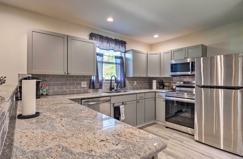 Mississippi City House | Spacious Gulfport Home w/Yard: 1 Mi to Beach