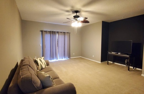 OakLeaf Plantation House | Spacious house in quiet neighborhood near shopping center, Max 4 guests