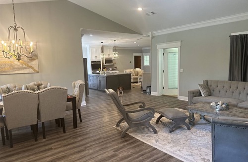Seminary House | Spacious House with attached Studio apartment in a country setting on 6 acres!