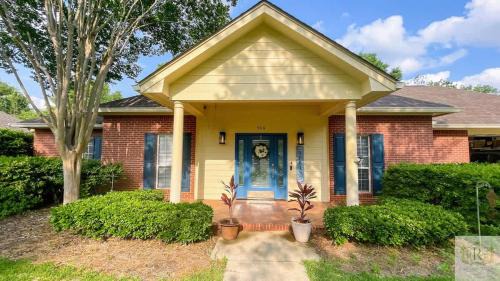 Hattiesburg House | Spacious King Suite Home With Serene Patio