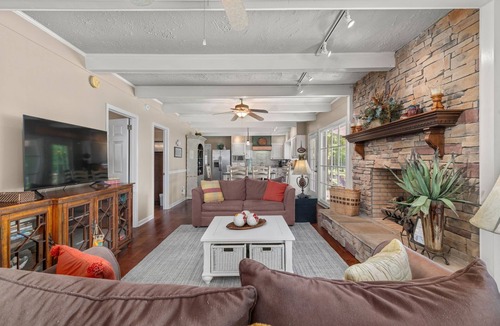 Lutts House | Spacious + Lakefront, Luxury Comfort Home w Eagles, Boathouse, Fireplace & Views
