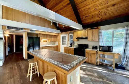 Zwolle House | Spacious Luxury Retreat with Fire Pit & Resort Amenities Near Zwolle, Louisiana