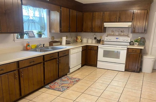 Valdosta House | Spacious Peaceful Home 3BR 2BA,Quiet Neighborhood