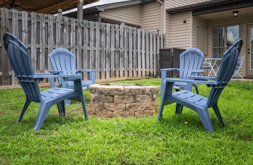 Hoover House | Spacious townhouse near the MET and Finley Center!