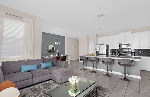 Davenport Condo | Spacious townhouse w/pool & gym