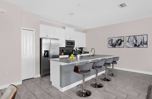 Davenport Condo | Spacious townhouse w/pool & gym