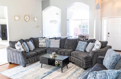 Lawrenceville House | Spacious Vaulted 4BR Family Home Near Mall of GA Sleeps 12