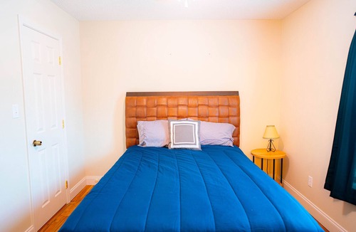 Shoreline Park House | Spacious Waterfront Home Sleeps 14 W/ Elevator