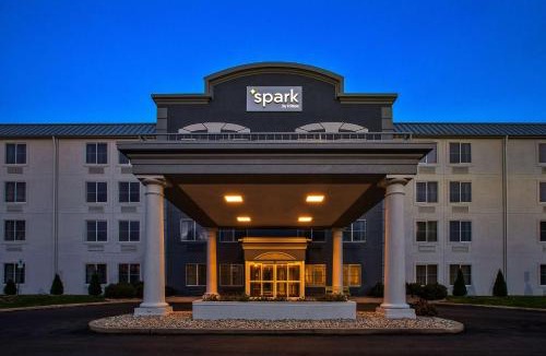 Walker Hotel | Spark by Hilton Walker Grand Rapids North