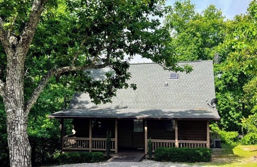 Pine Mountain Cabin | Spectacular mountain views and a hot tub!