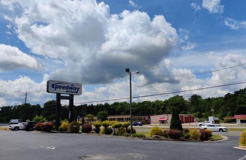 Griffin Hotel | Speedway Inn & Suites