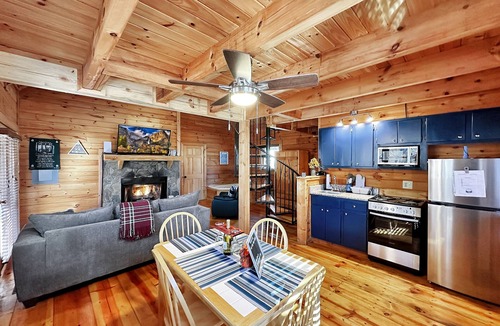 Pine Mountain Valley Cabin | Spend Labor Day at The Deer- Fiber Wifi! - Close to Callaway Gardens