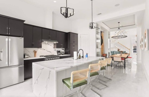 Faubourg Delassize Apartment | St. Charles Townhouse with Pool!